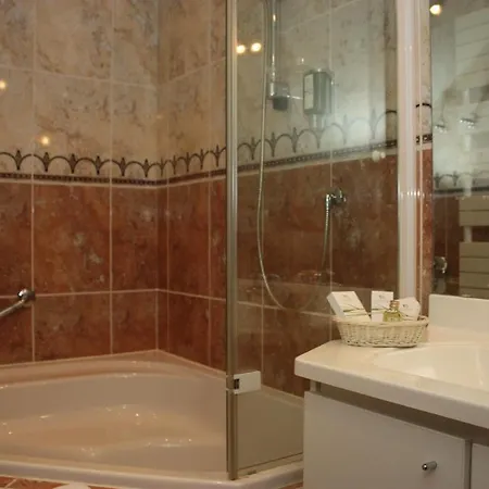 Ξενοδοχείο La Ferronniere 3*