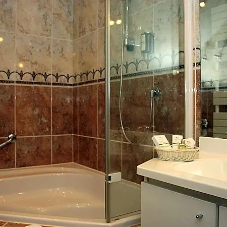 La Ferronniere Hotell 3*