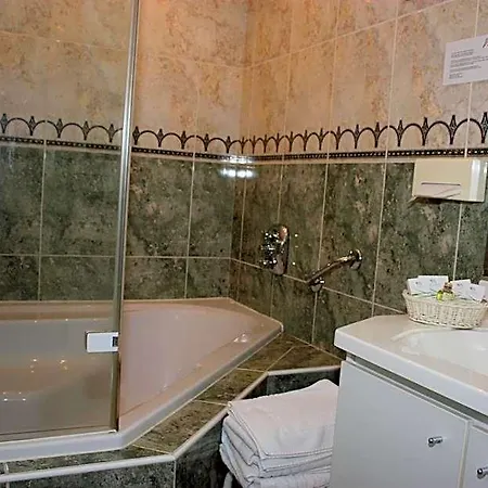 Hotell La Ferronniere 3*
