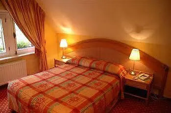 호텔 La Ferronniere 3*